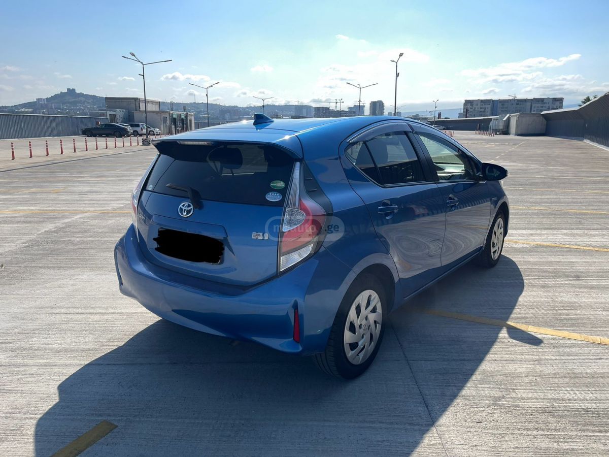 Toyota Aqua 2018 — photo 2