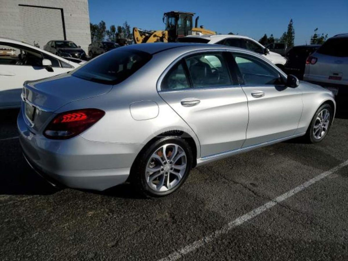 Mercedes-Benz C 300 2015 — photo 2
