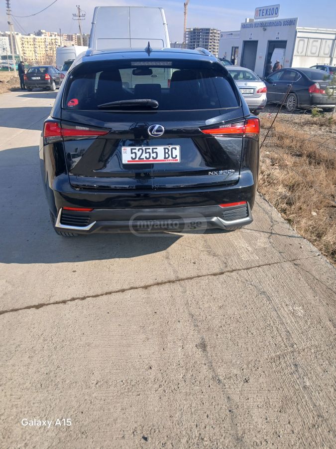 Lexus NX 300 2018 — photo 2