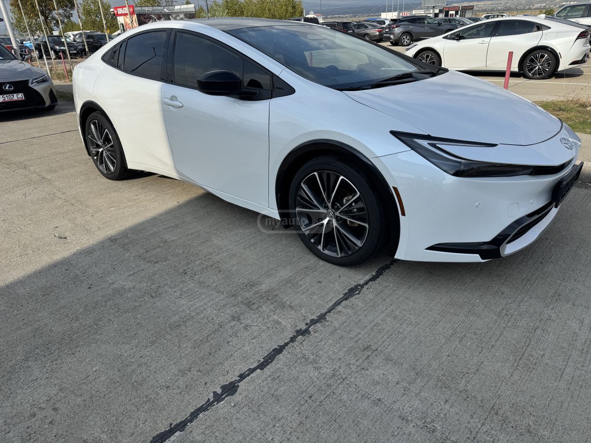 Toyota Prius 2023 — photo 2