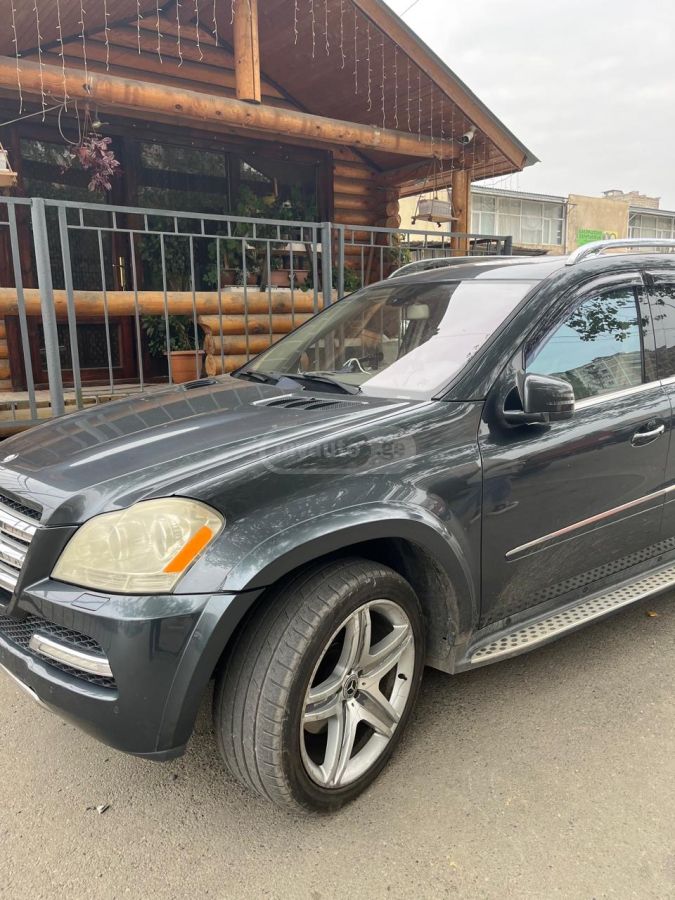 Mercedes-Benz GL 550 2011 — photo 2