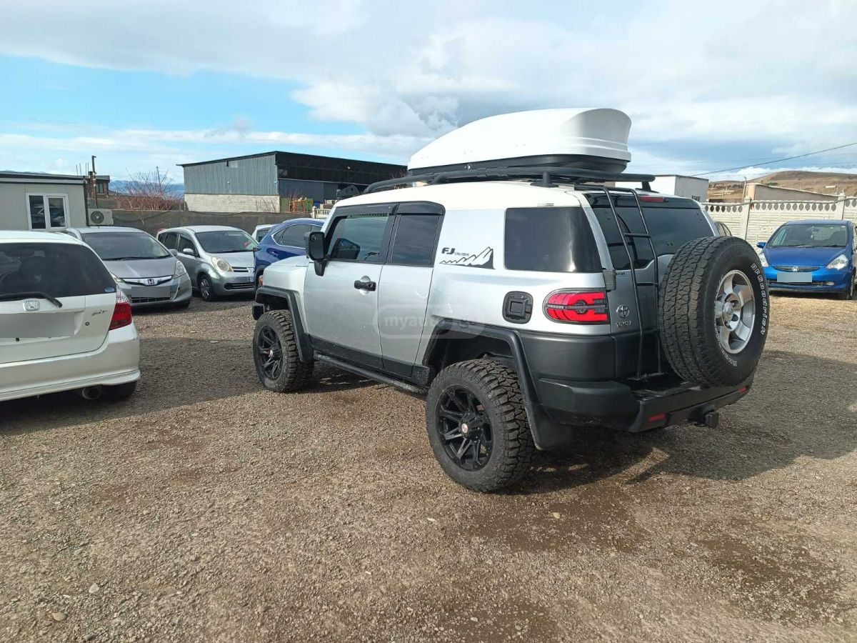 Toyota FJ Cruiser 2008 — photo 2