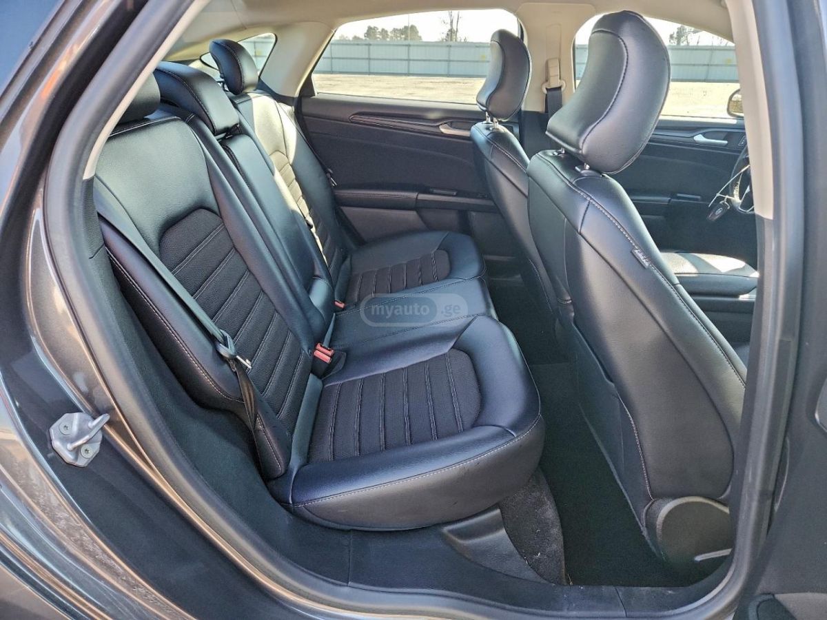 Ford Fusion 2018 — photo 2