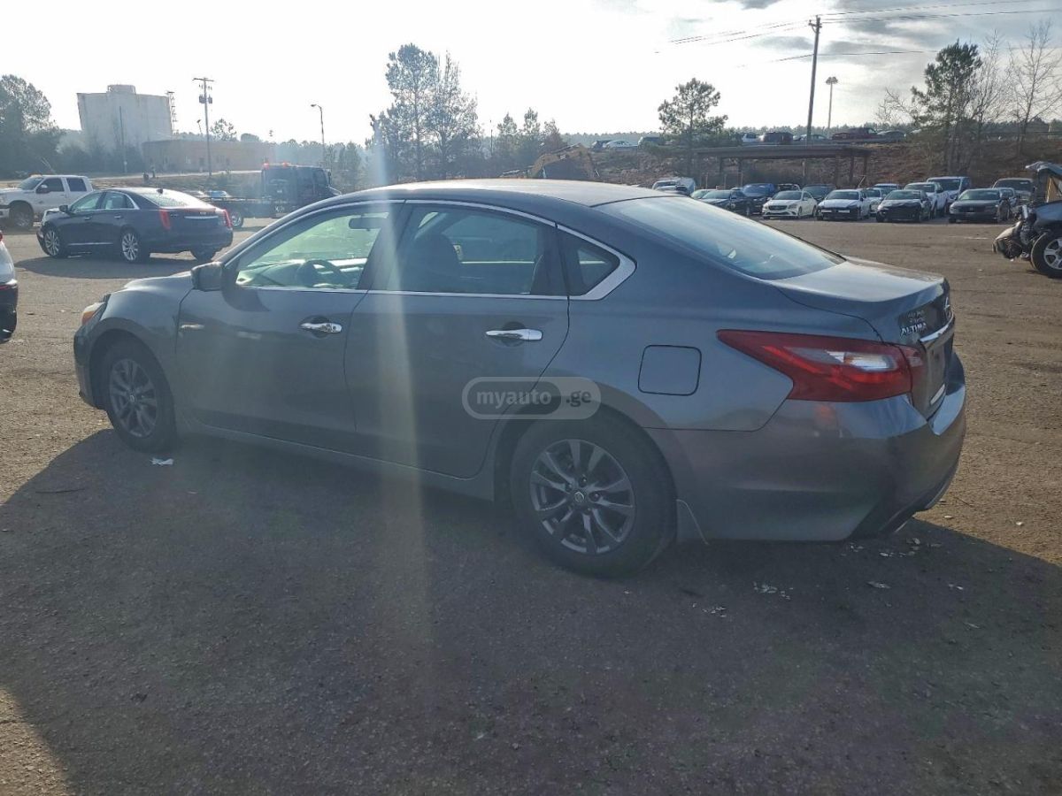 Nissan Altima 2018 — photo 2