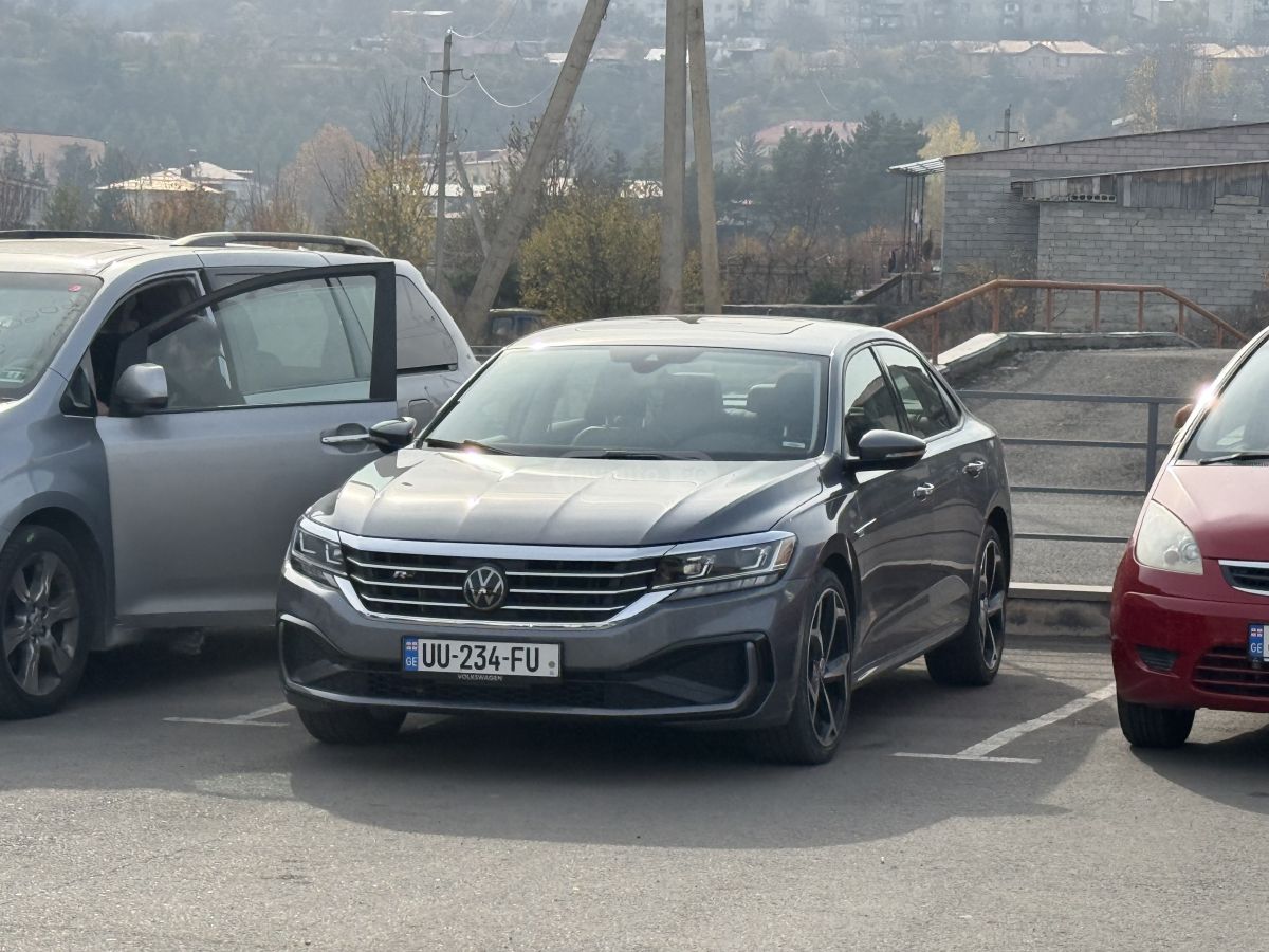 Volkswagen Passat 2020 — photo 2