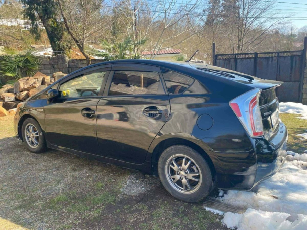 Toyota Prius 2014 — photo 2