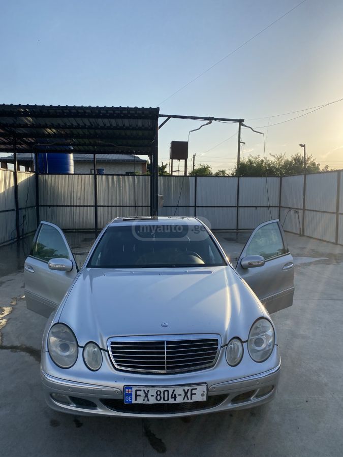 Mercedes-Benz E 320