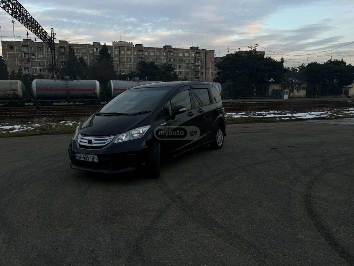 Honda Freed 2012 — photo 2