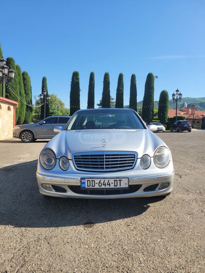 Mercedes-Benz E 320