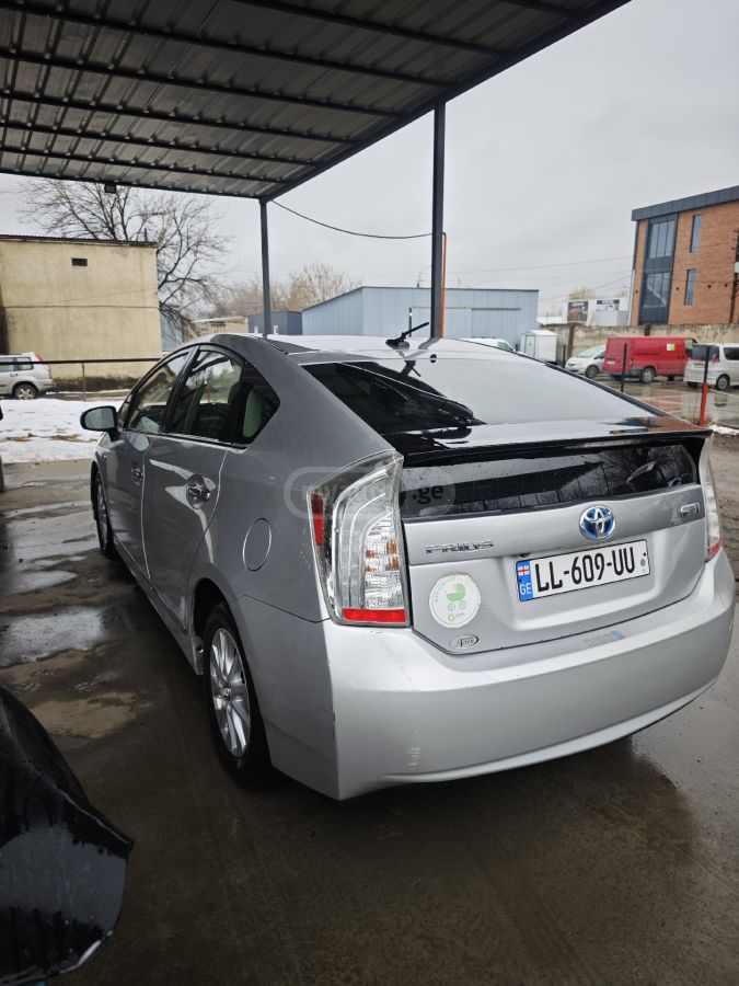 Toyota Prius 2013 — photo 2