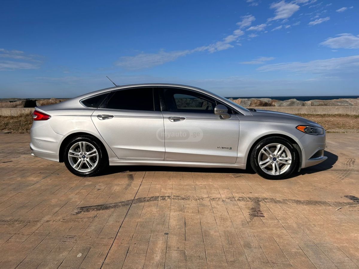 Ford Fusion 2017 — photo 2