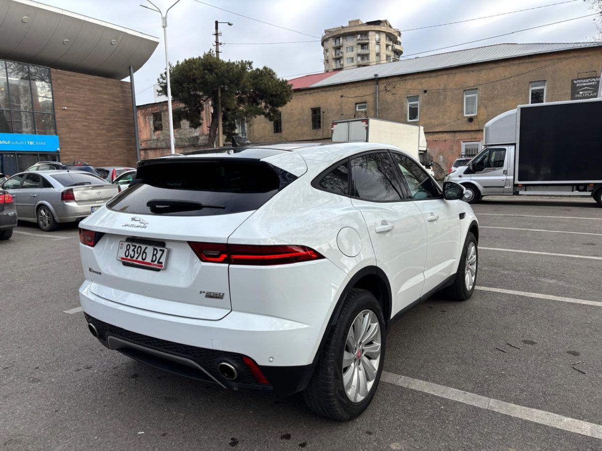 Jaguar E-Pace 2020 — photo 2