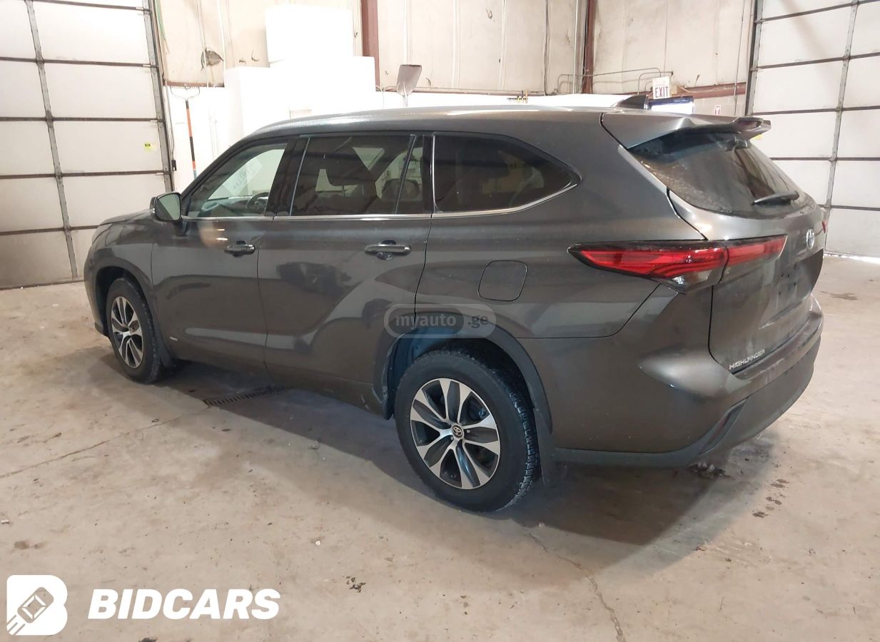 Toyota Highlander 2022 — photo 2