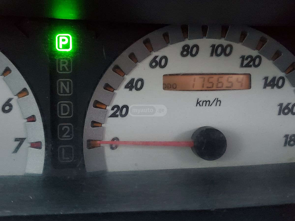 Toyota Noah 2002 — photo 2