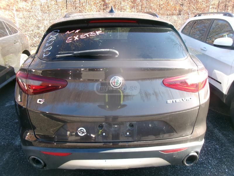 Alfa Romeo Stelvio 2018 — photo 2