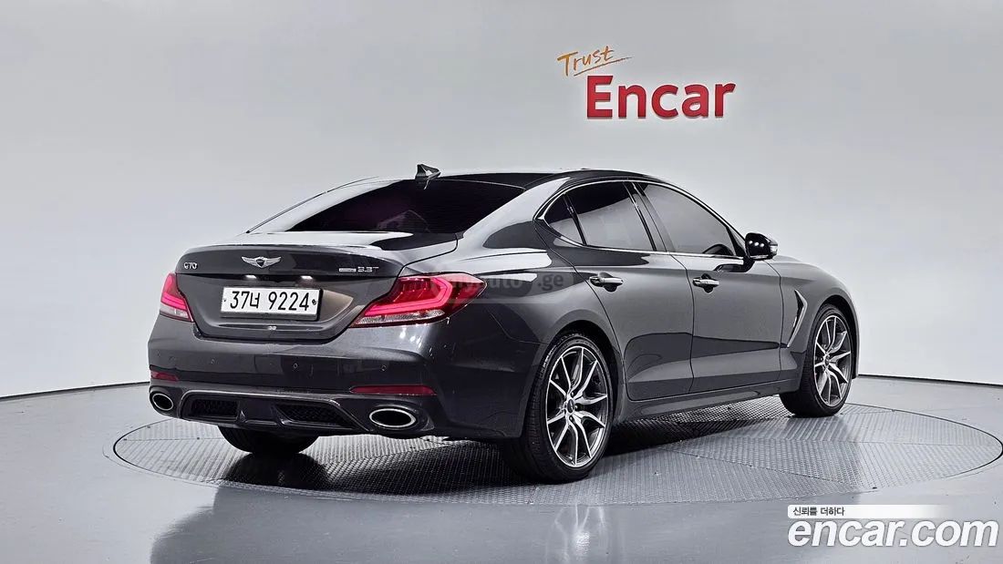 Hyundai Genesis 2018 — photo 2