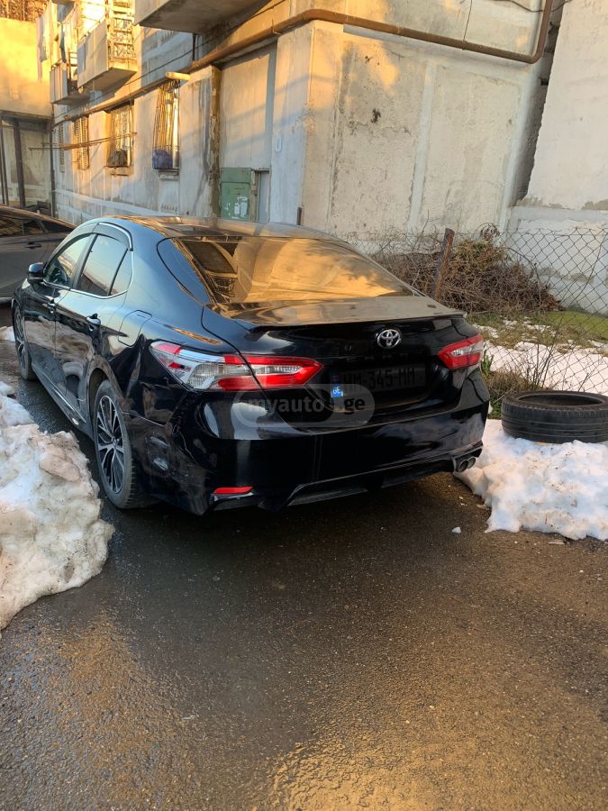 Toyota Camry 2017 — photo 2