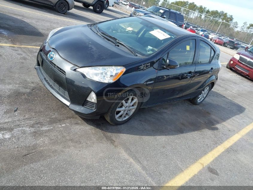 Toyota Prius C 2014 — photo 2