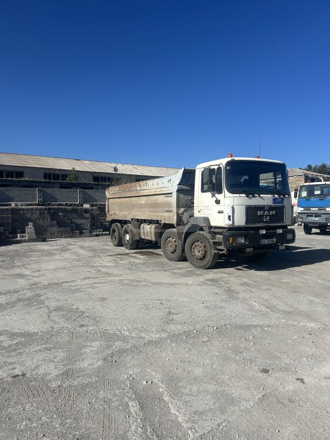 Isuzu F 2000