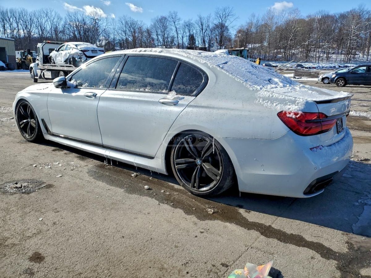 BMW 750 2017 — photo 2