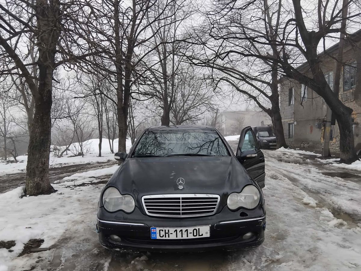 Mercedes-Benz C 200 2001 — photo 2