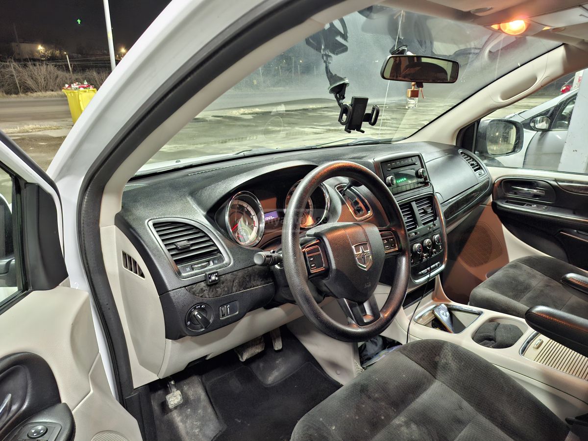 Dodge Caravan 2015 — photo 2
