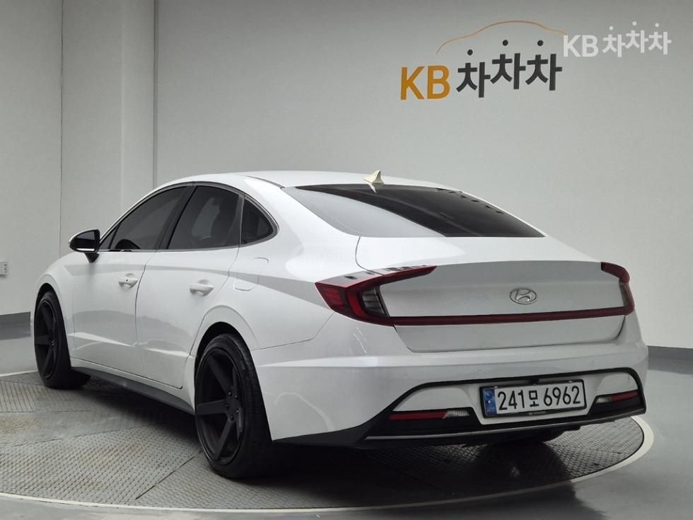 Hyundai Sonata 2022 — photo 2