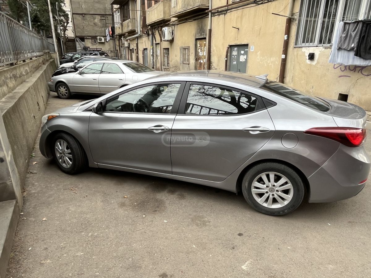 Hyundai Elantra 2016 — photo 2