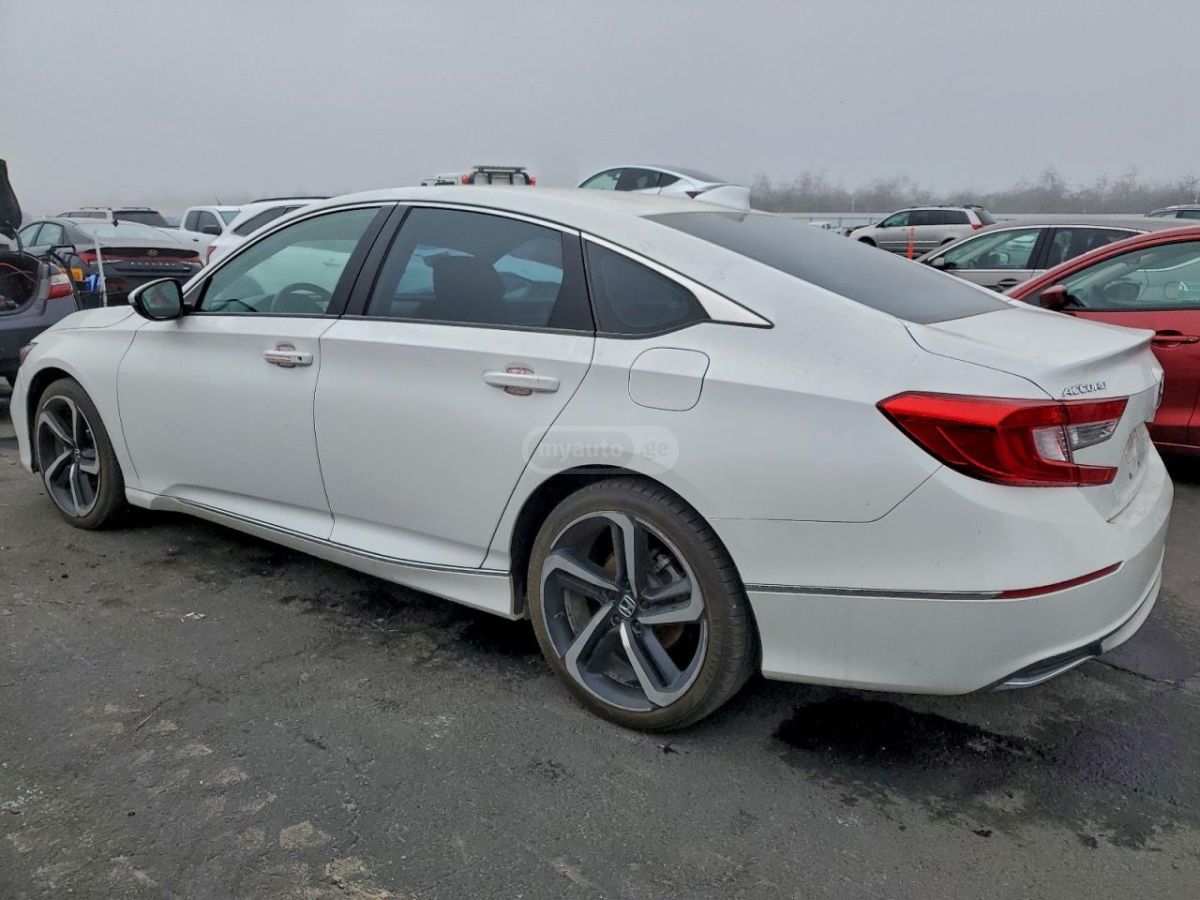 Honda Accord 2018 — photo 2