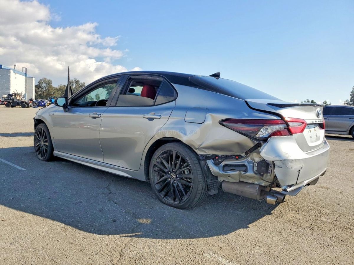 Toyota Camry 2021 — photo 2
