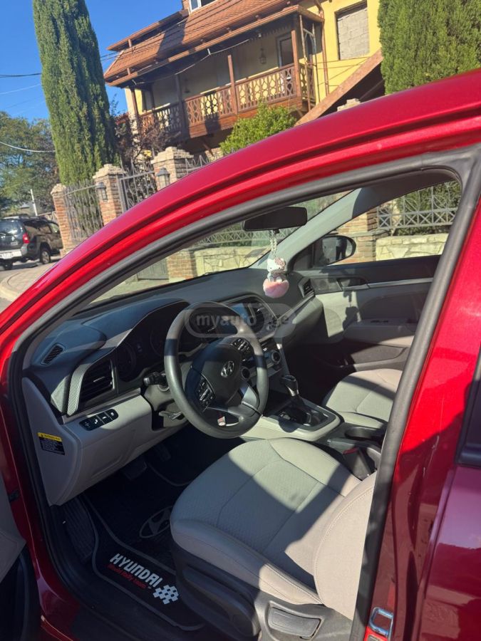 Hyundai Elantra 2018 — photo 2