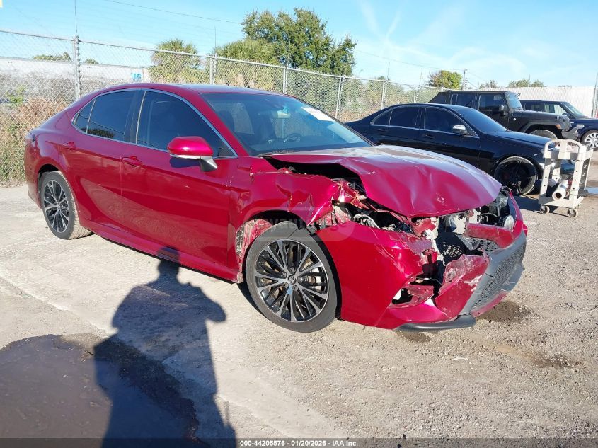 Toyota Camry 2018 — photo 2