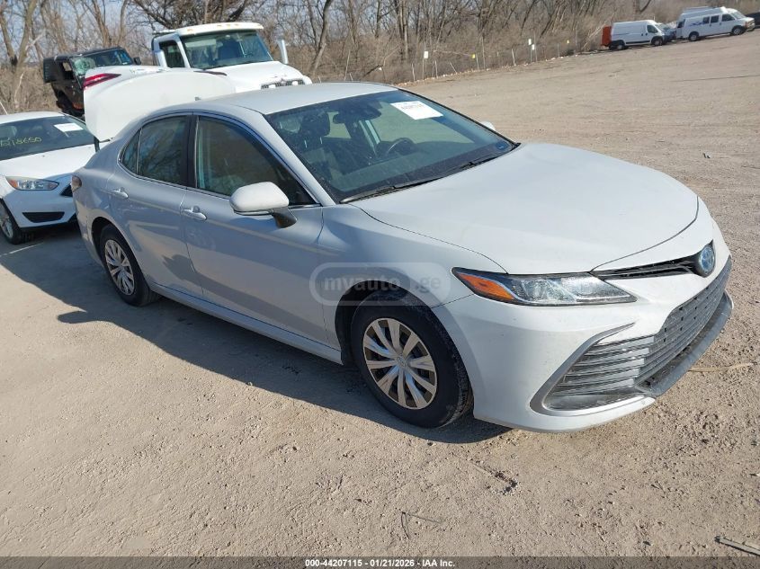 Toyota Camry 2024 — photo 2