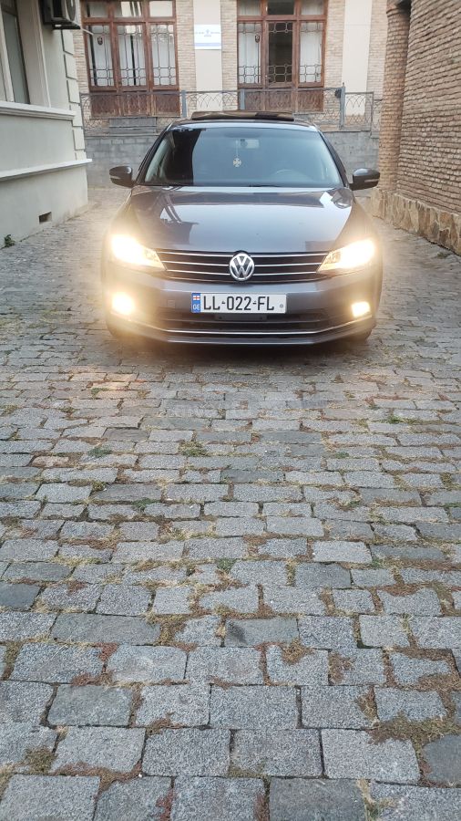 Volkswagen Jetta 2016 — photo 2