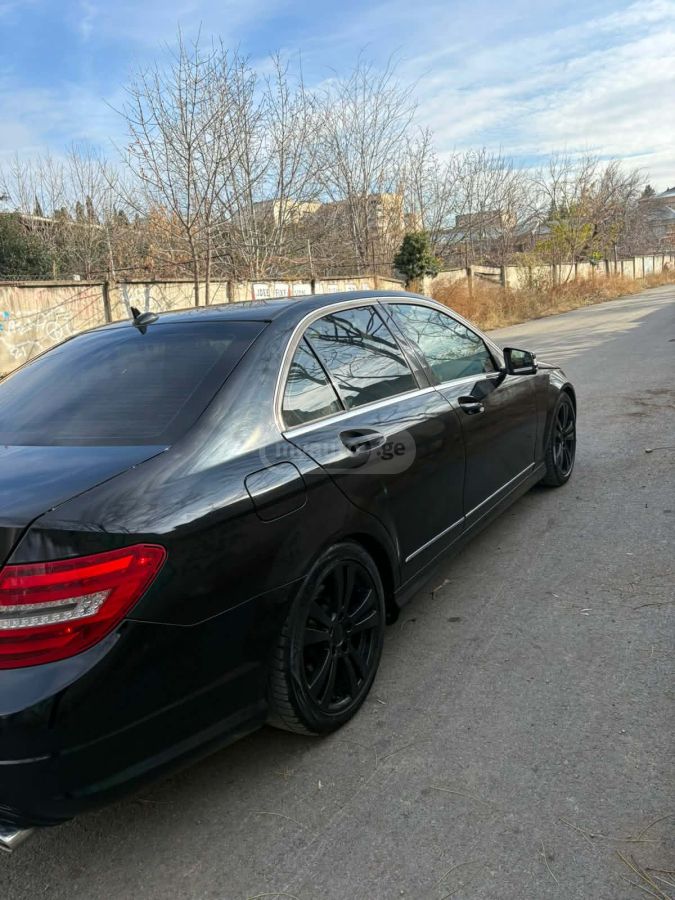 Mercedes-Benz C 300 2010 — photo 2
