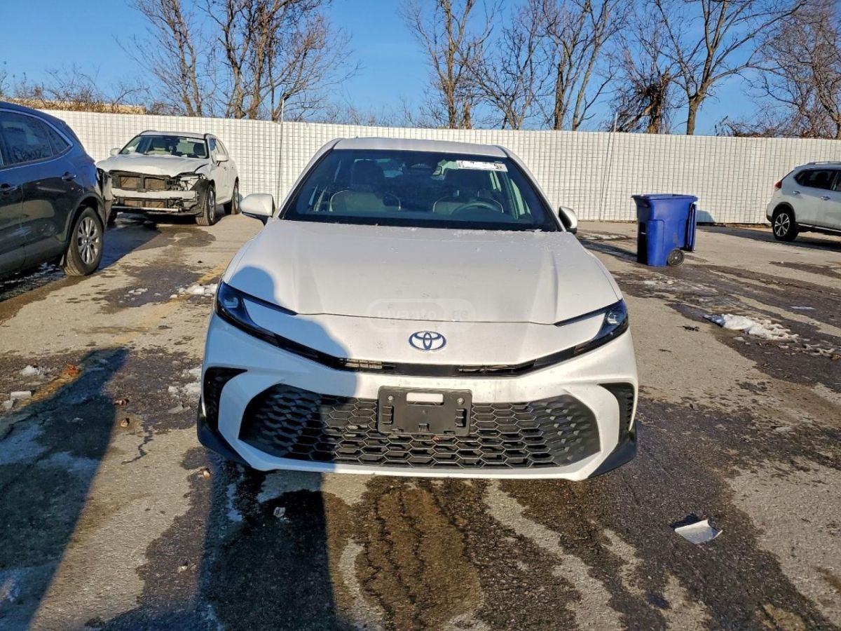 Toyota Camry 2025 — photo 2