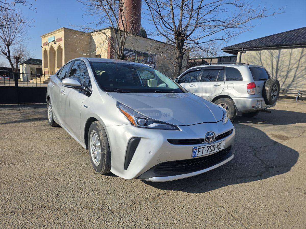 Toyota Prius 2020 — photo 2