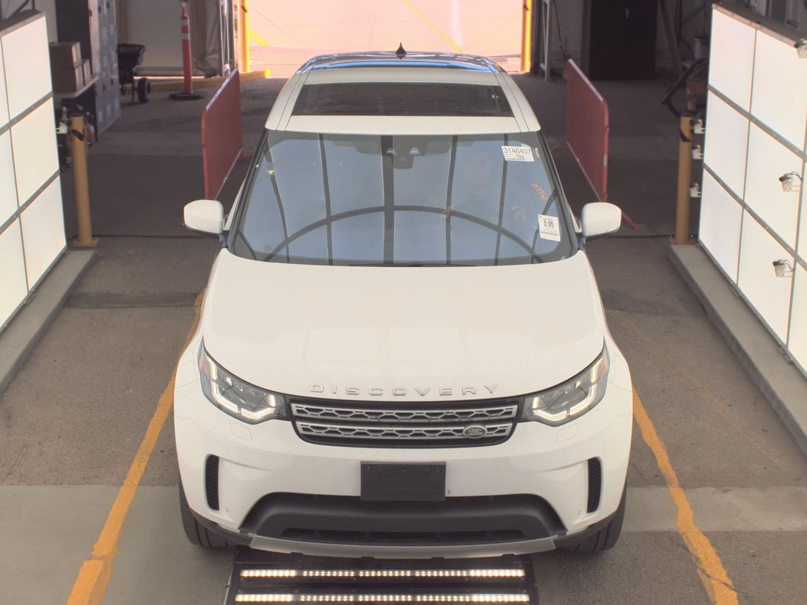 Land Rover Discovery 2017 — photo 2