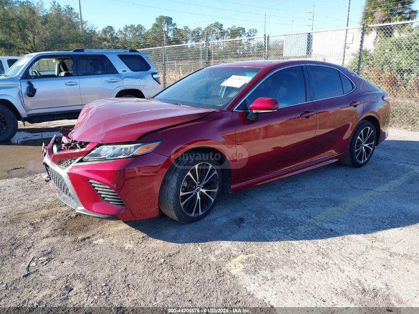 Toyota Camry 2018 — photo 2