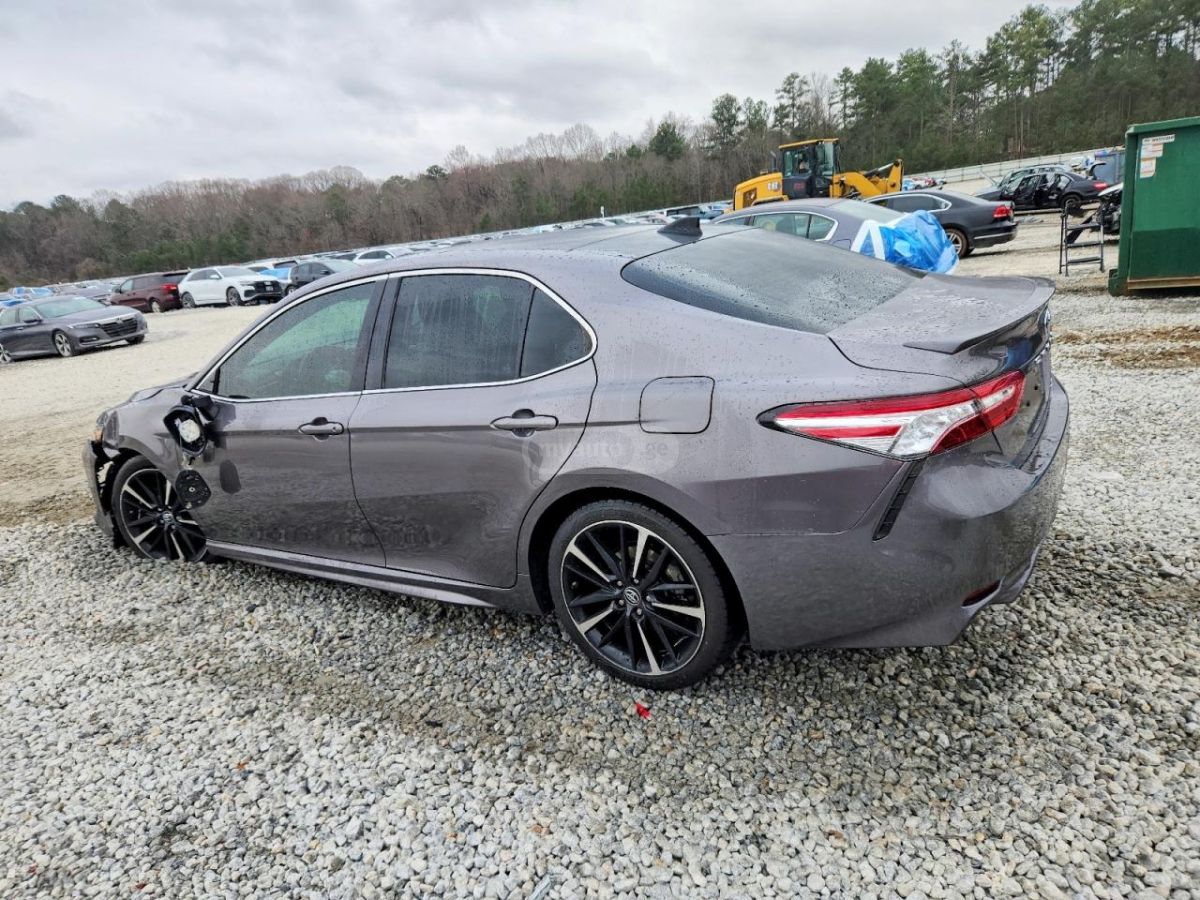 Toyota Camry 2019 — photo 2