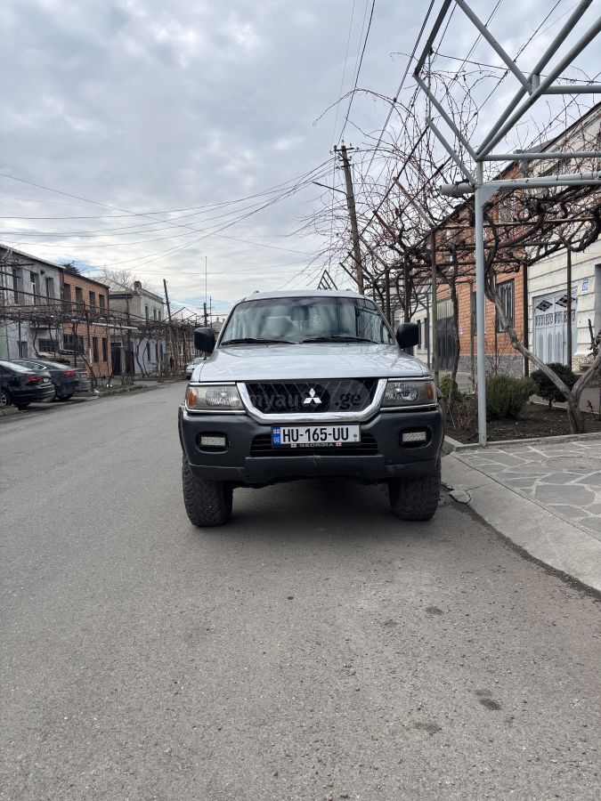 Mitsubishi Montero Sport 2002 — photo 2