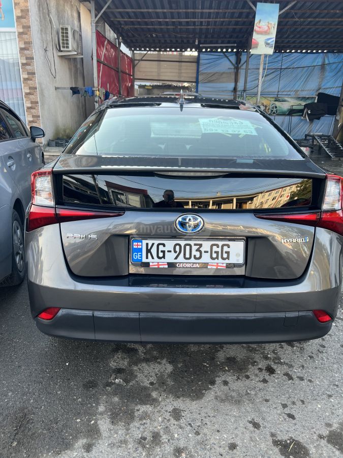 Toyota Prius 2019 — photo 2