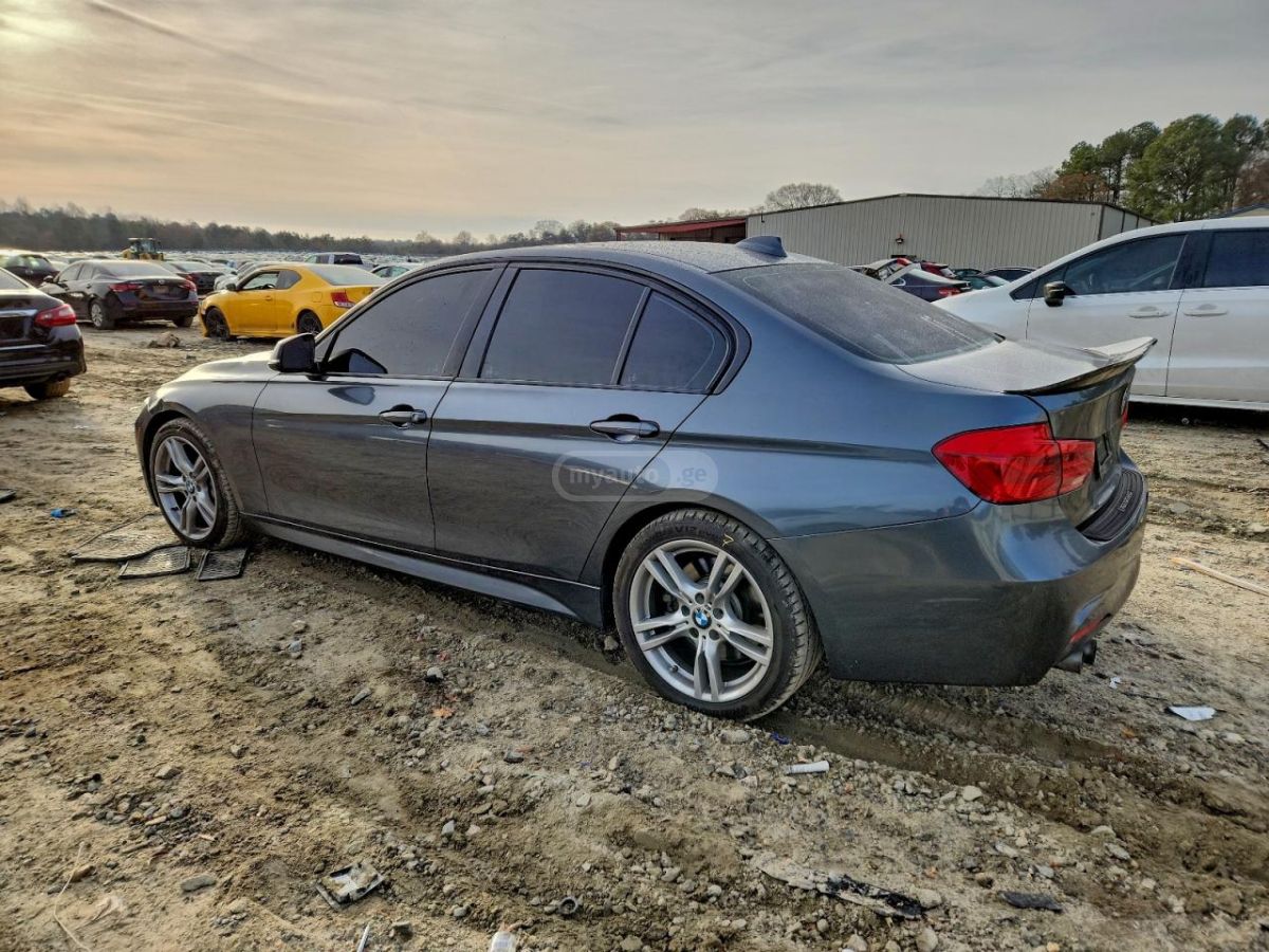 BMW 330 2017 — photo 2