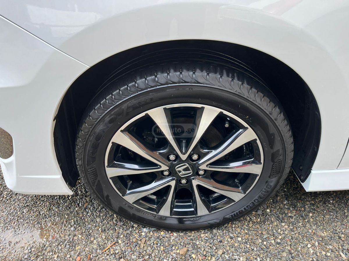 Honda Step Wagon 2014 — photo 2