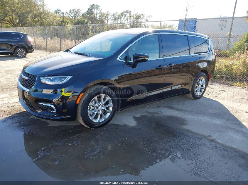 Chrysler Pacifica 2026 — photo 2