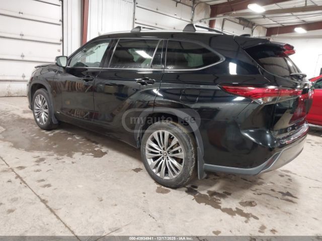 Toyota Highlander 2022 — photo 2