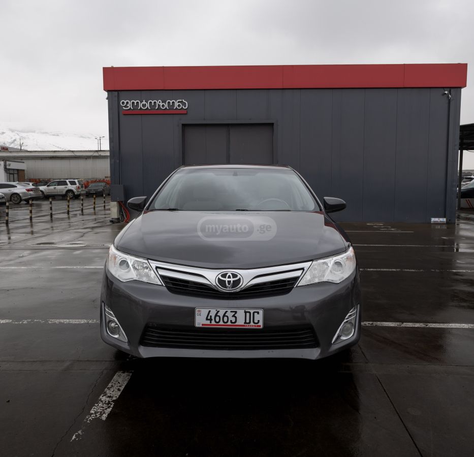 Toyota Camry 2014 — photo 2