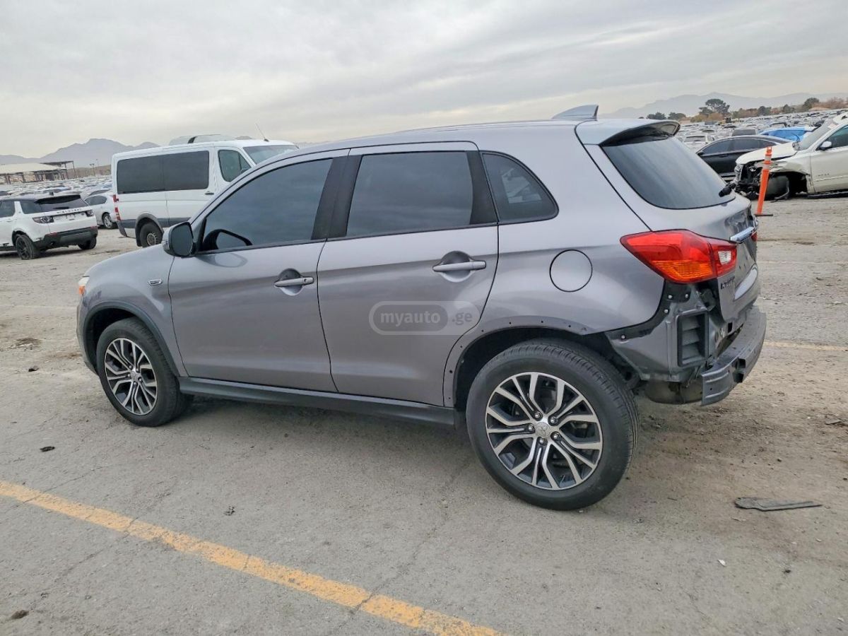Mitsubishi Outlander 2019 — photo 2