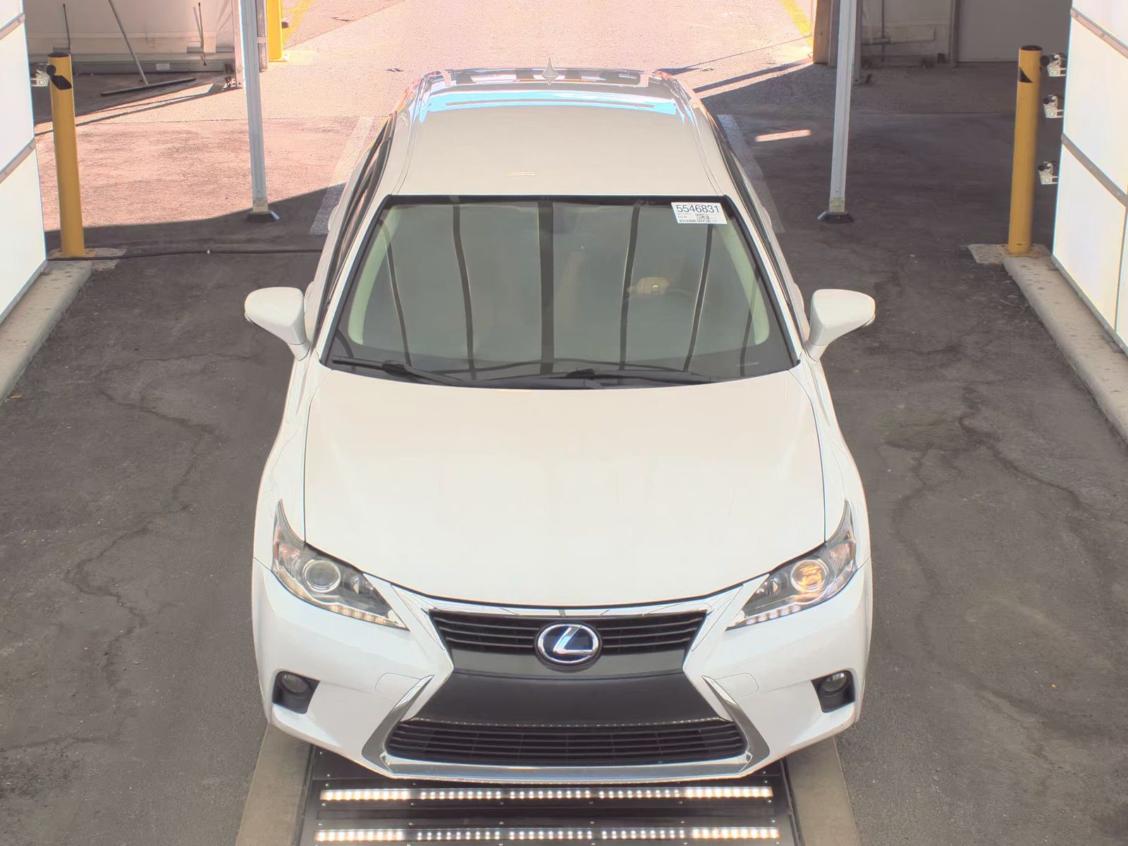 Lexus CT 200 h 2017 — photo 2