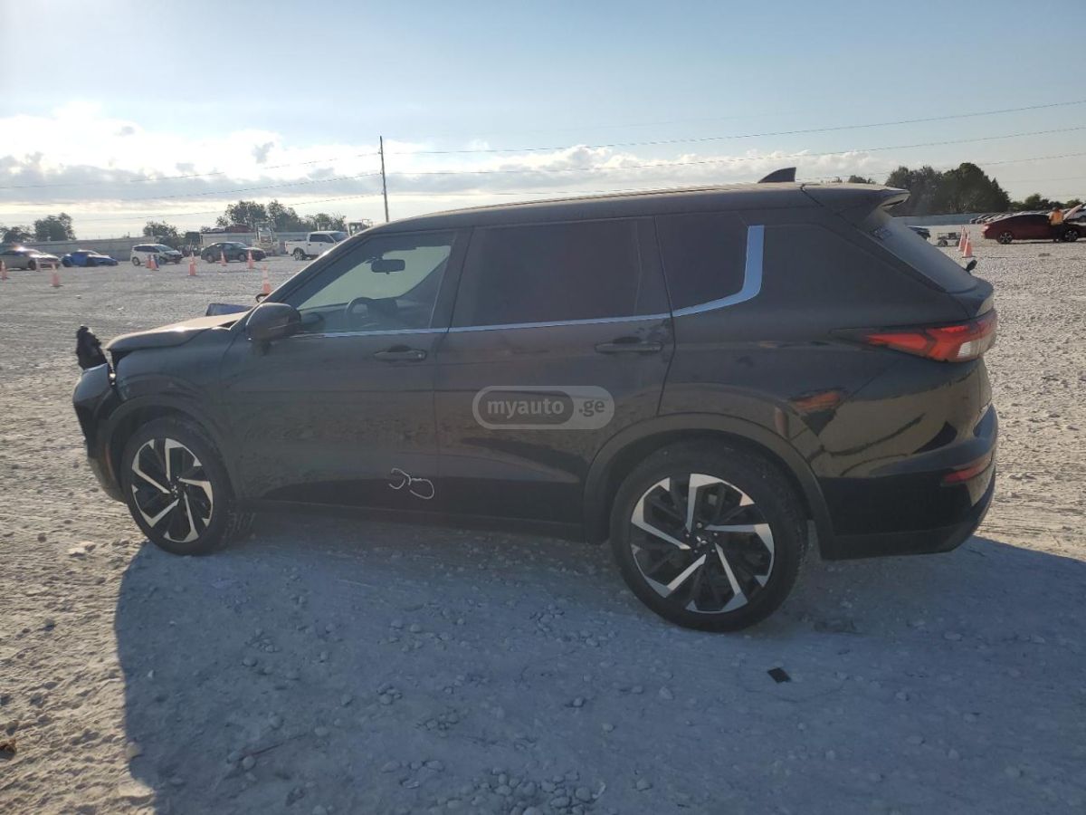 Mitsubishi Outlander 2022 — photo 2